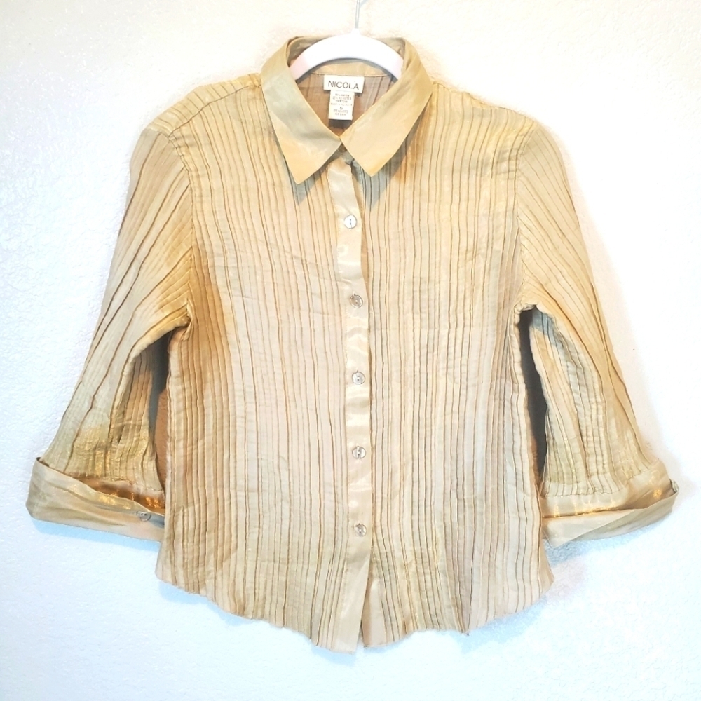 💚5/$25 Nicola Gold Metallic Gauze Button Up Blouse Size Small